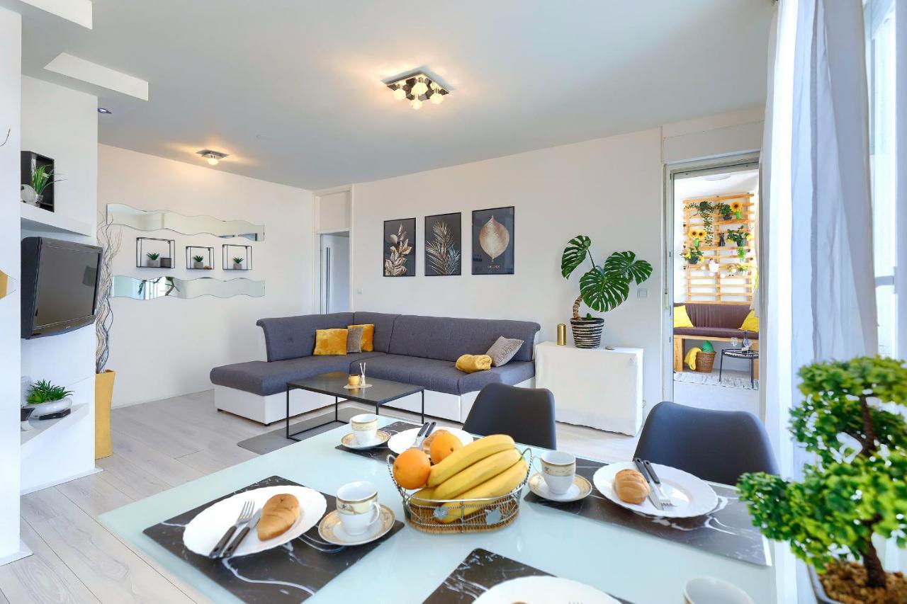 Seny Gold Apartment พูลา ภายนอก รูปภาพ