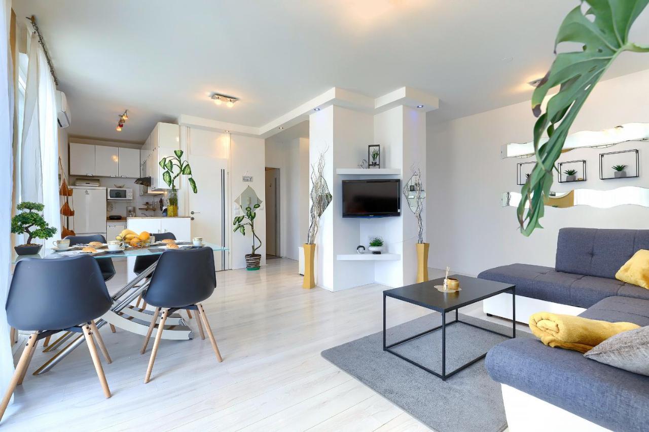 Seny Gold Apartment พูลา ภายนอก รูปภาพ