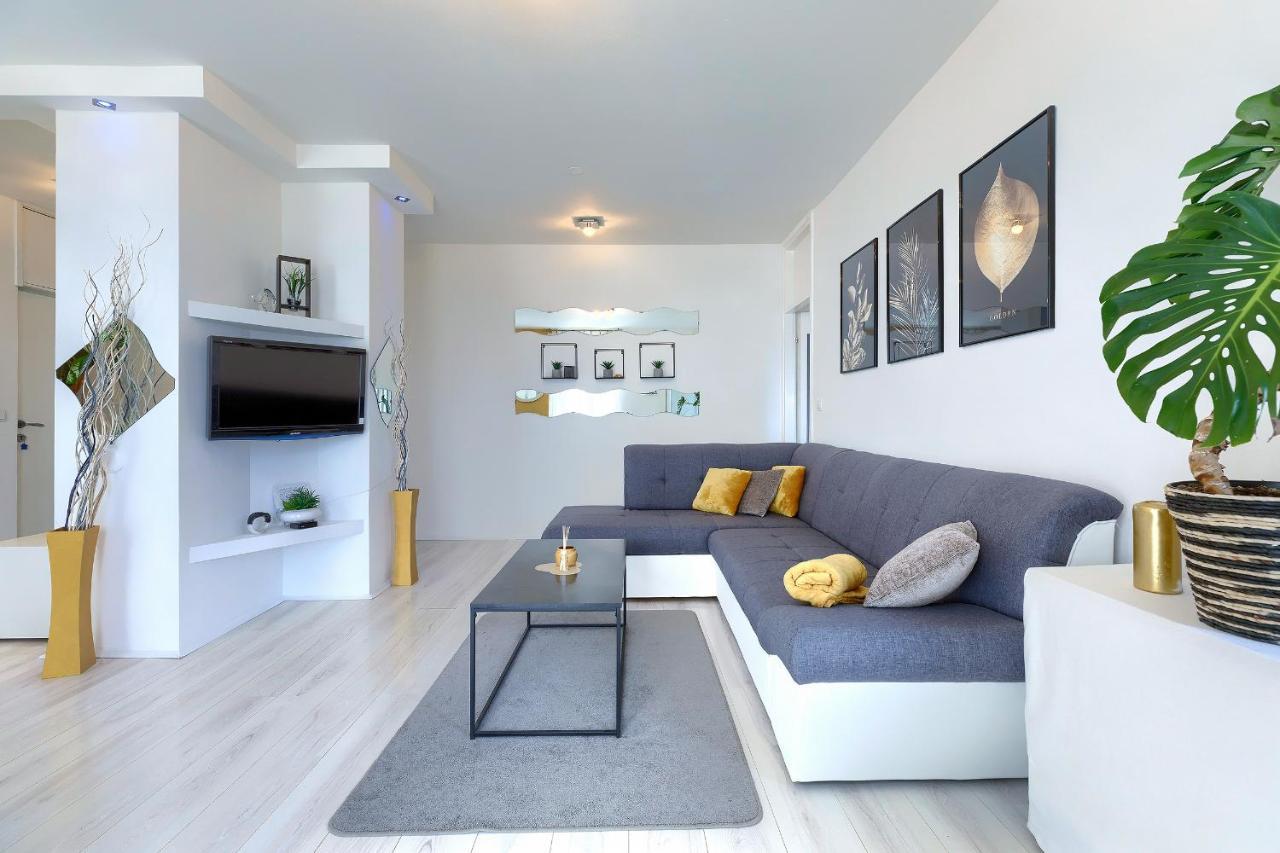 Seny Gold Apartment พูลา ภายนอก รูปภาพ
