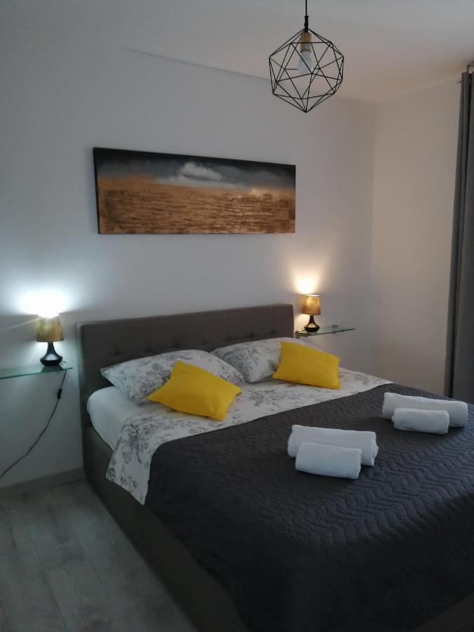 Seny Gold Apartment พูลา ภายนอก รูปภาพ