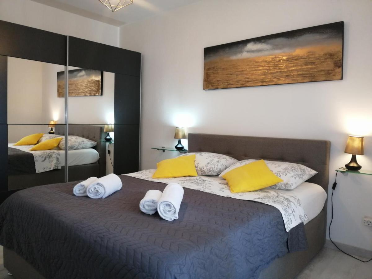 Seny Gold Apartment พูลา ภายนอก รูปภาพ